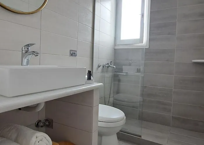 Bizas & Gæstehus 3*