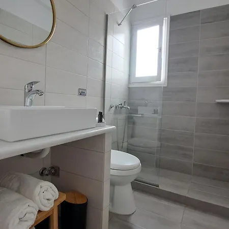 Bizas & Πανσιόν 3*